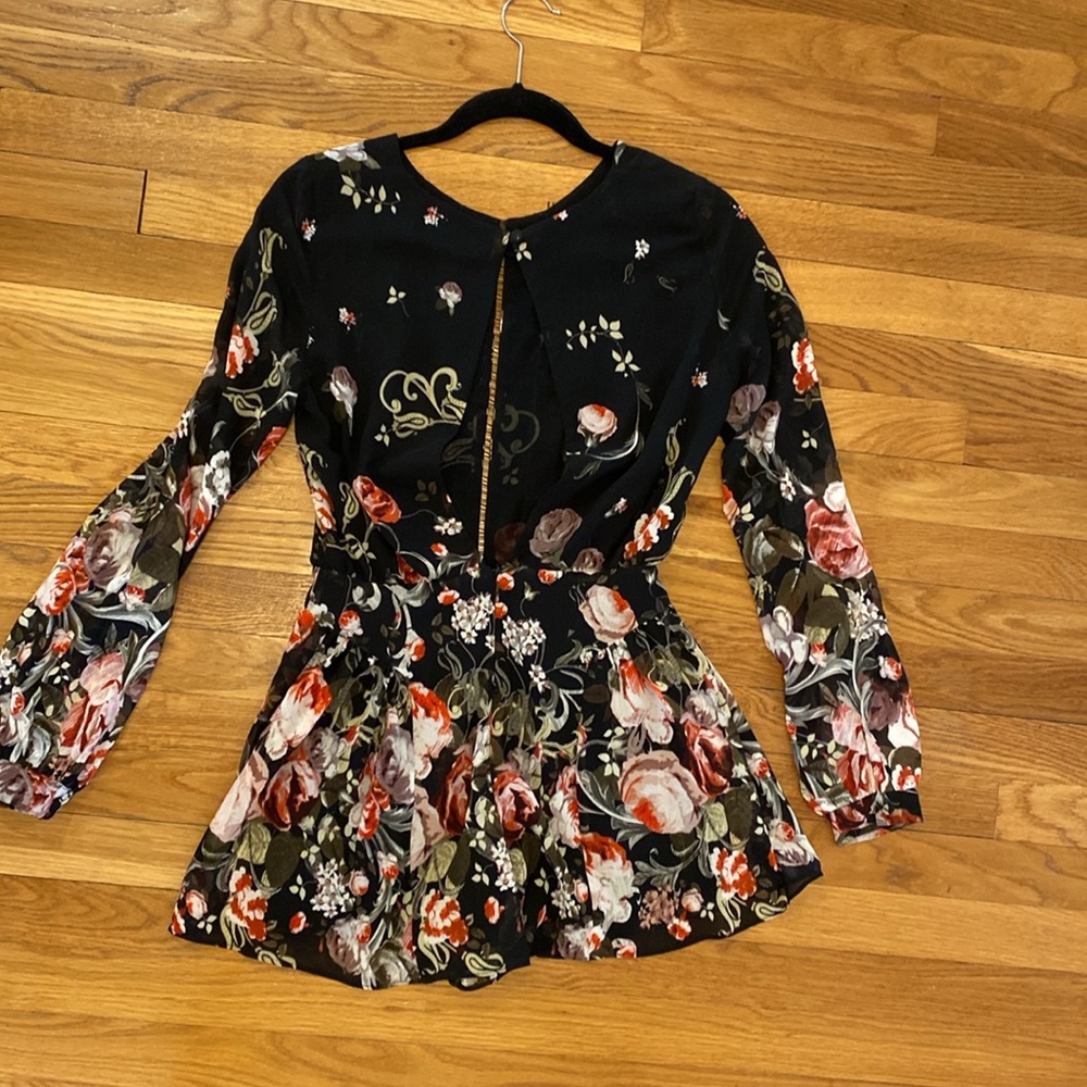 Backless romper - Picture 2 of 5